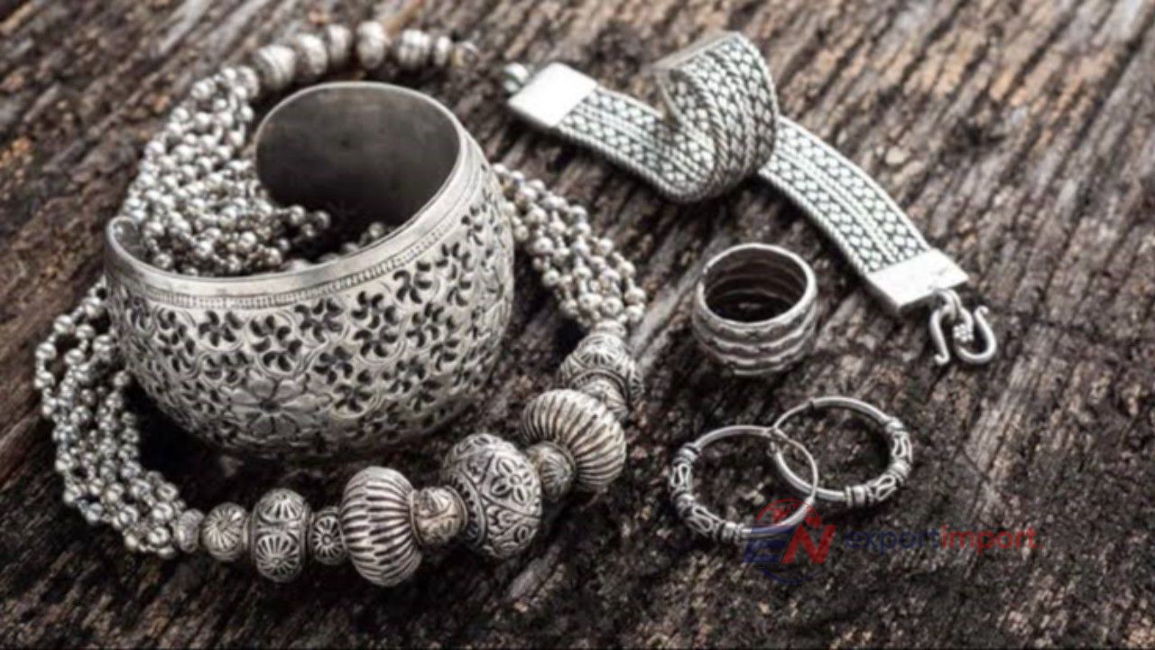 সোনার পর বাড়ল রুপার দামও, ভরি কত? 